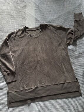 LuLaRoe Oversized Hi-Lo Hem Velour Top in Gray